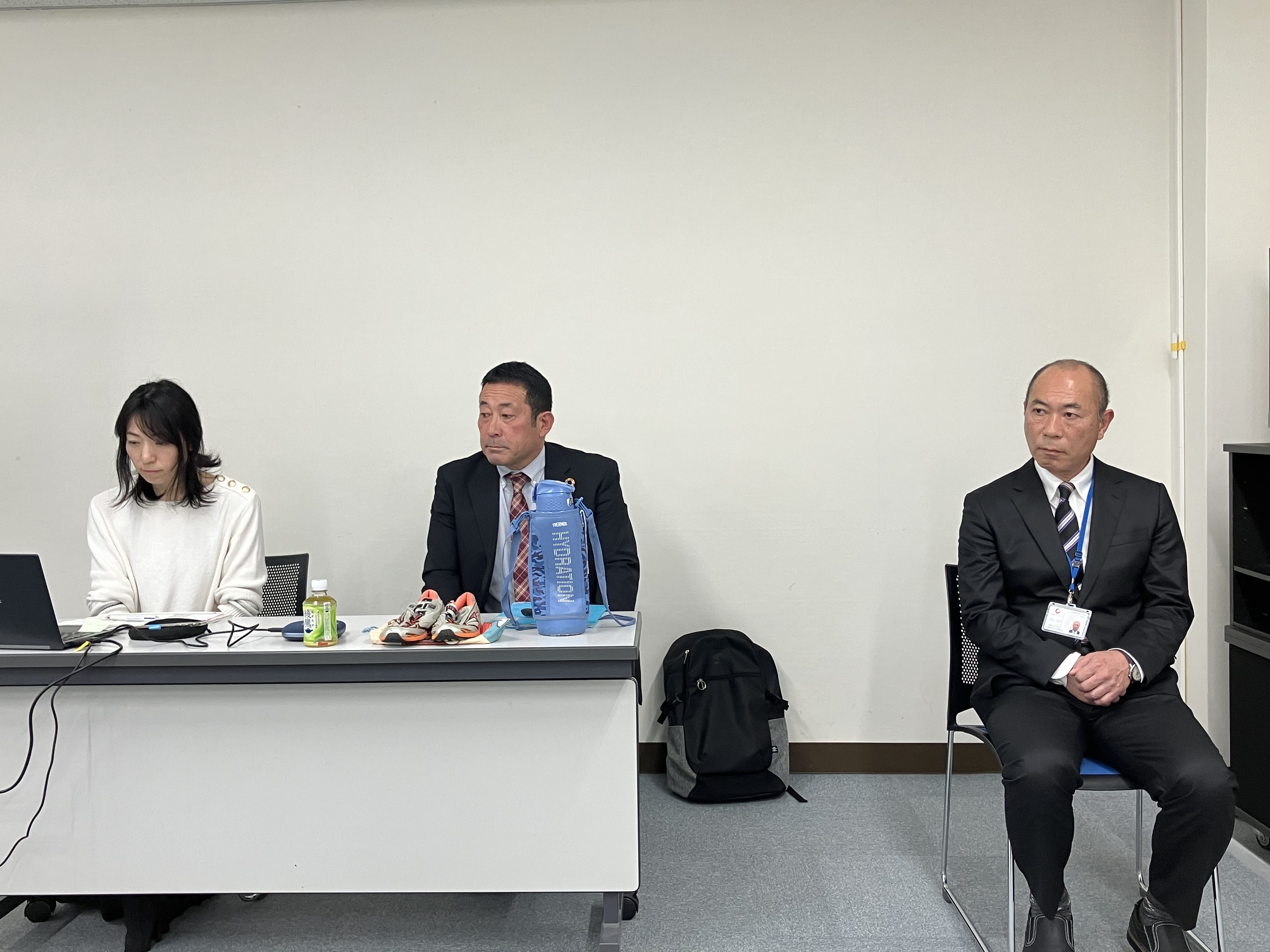 左手：則竹先生　右手：貝吹調査役